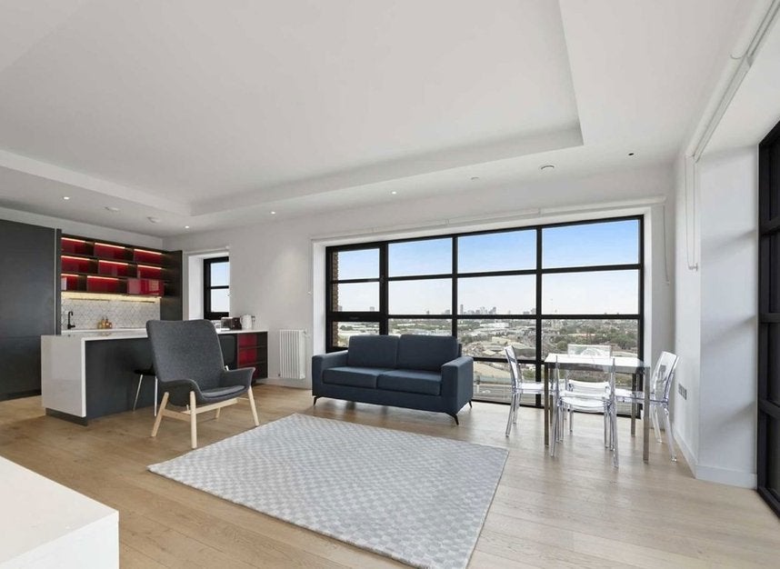 Flat Lyell Street in Greater London