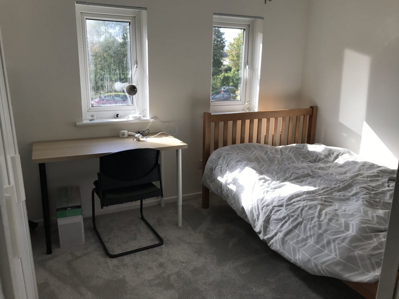 Room Edmond's Court in Cardiff