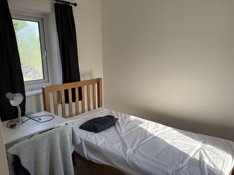 Room Edmond's Court in Cardiff