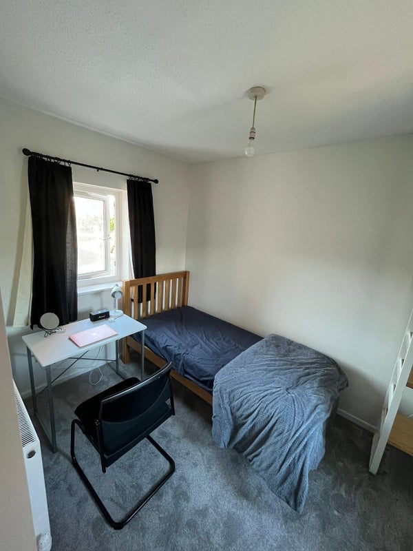 Room Edmond's Court in Cardiff