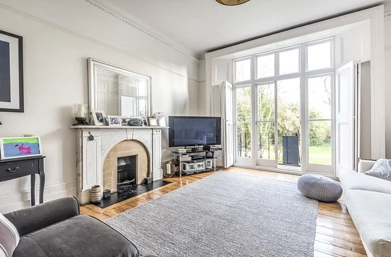 House Chetwode Road in Greater London