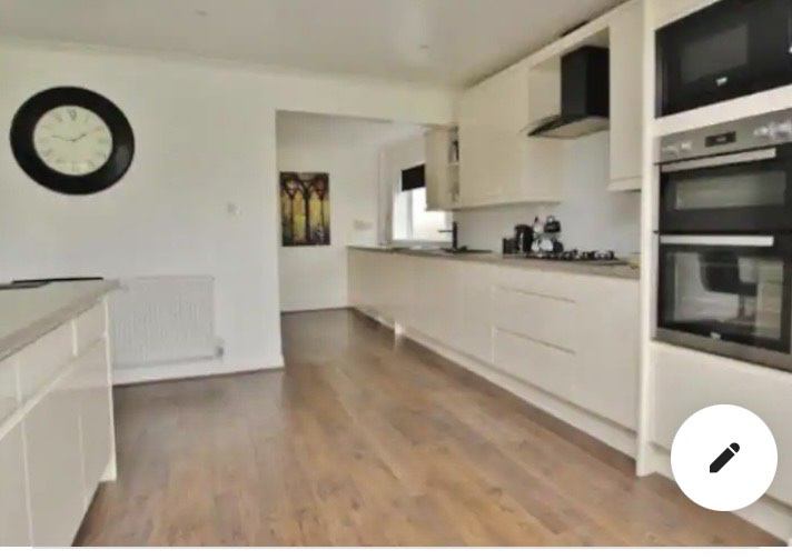 Room Magna Road in Poole