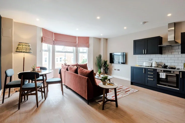 Flat Askew Road in Greater London