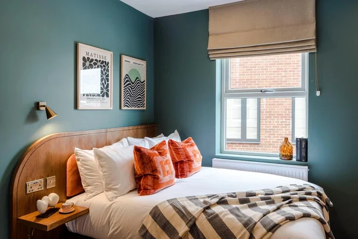 Flat Askew Road in Greater London