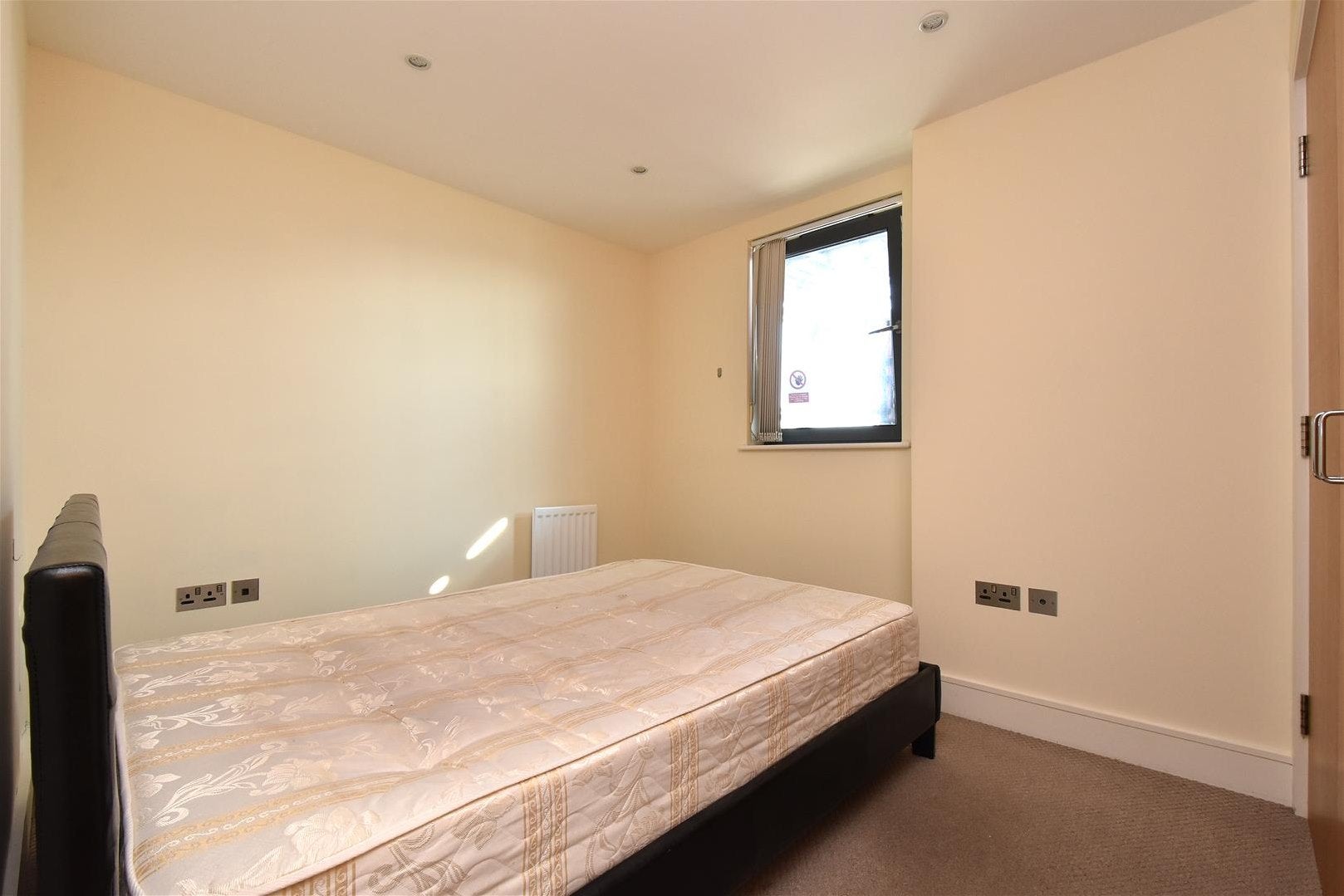 Flat Chrisp Street in Greater London
