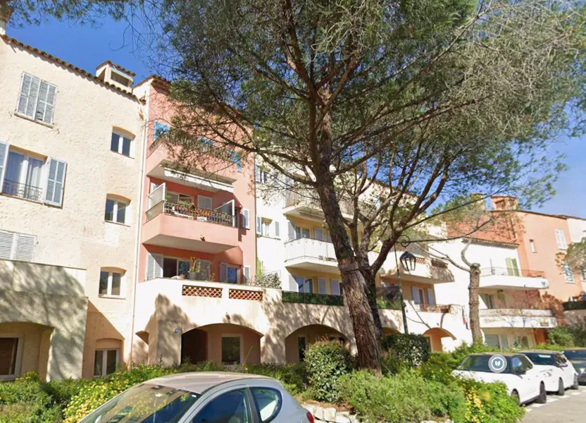 Appartement Place des Arcades à Mougins