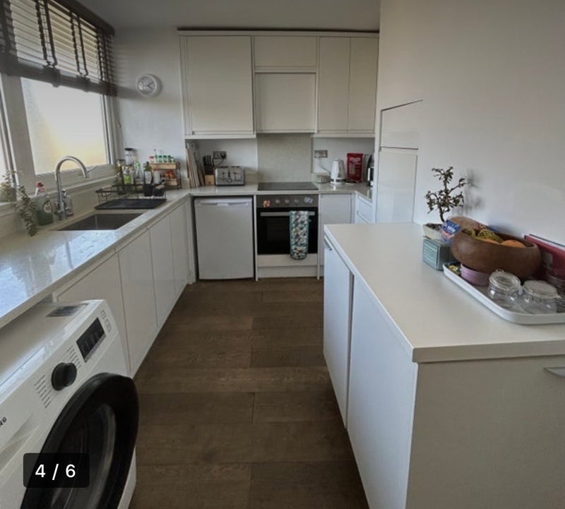 Room Clarence Crescent in Greater London