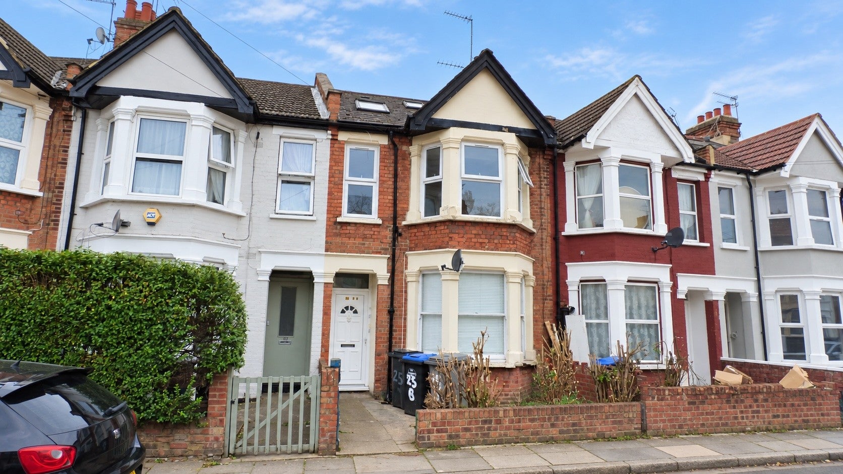 Flat Oldfield Road in Greater London