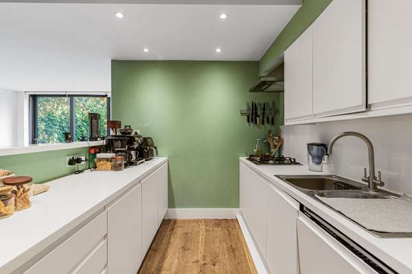 Flat Highbury Hill in Greater London