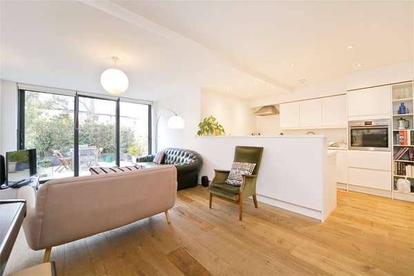 Flat Highbury Hill in Greater London