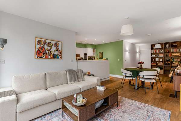 Flat Highbury Hill in Greater London