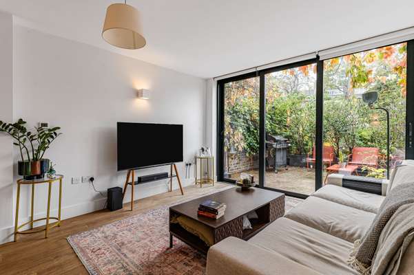 Flat Highbury Hill in Greater London