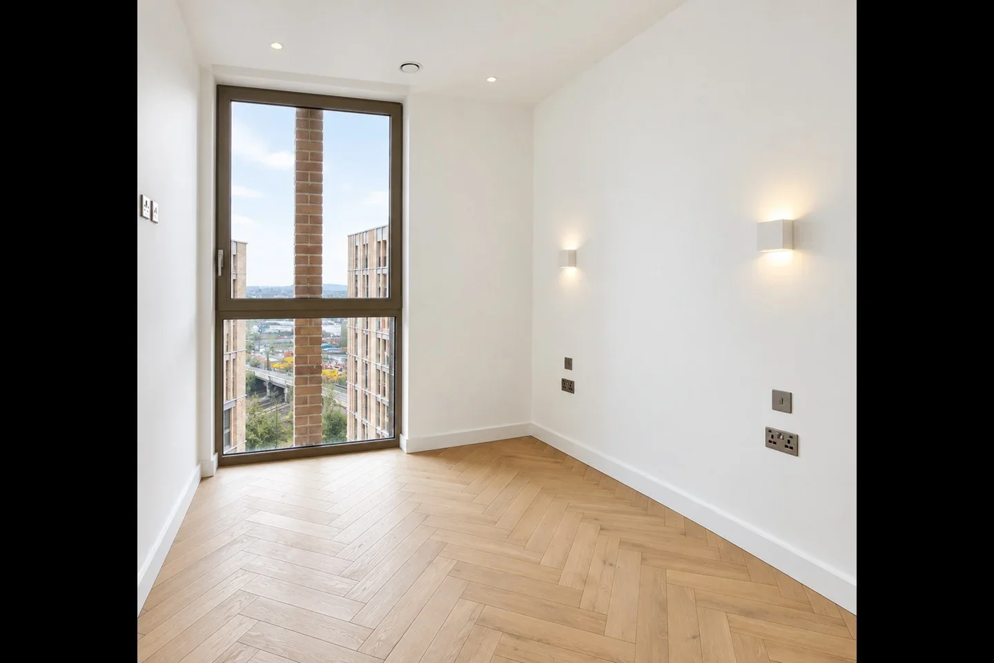 Flat Dudden Hill Lane in Greater London