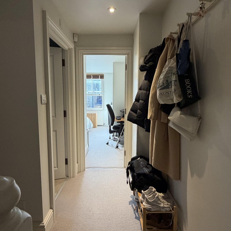 Flat Sugden Road in Greater London