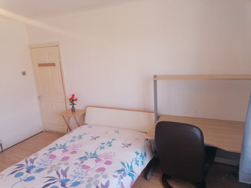 Room Mayerne Road in Greater London