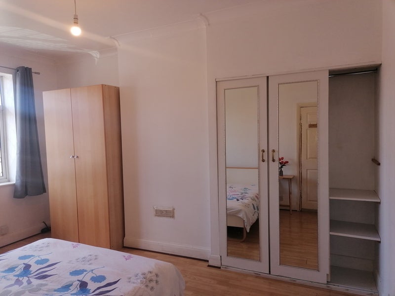 Room Mayerne Road in Greater London