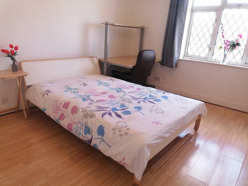 Room Mayerne Road in Greater London