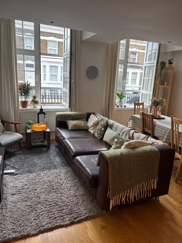 Room Ferndale Road in Greater London