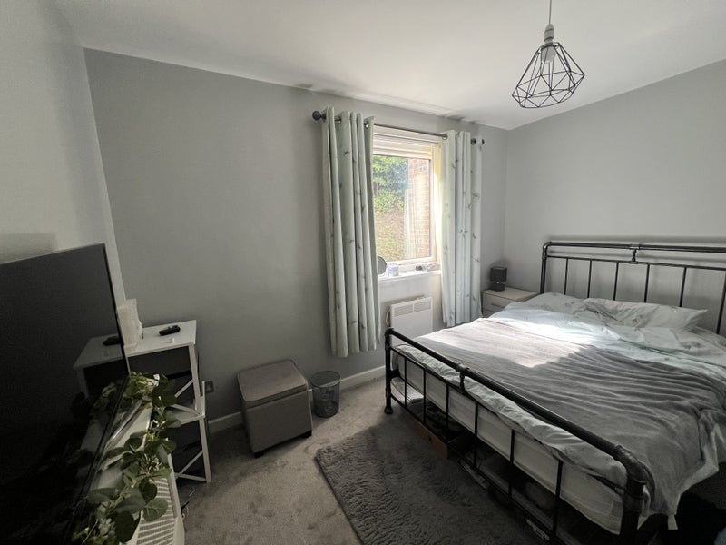 Flat Frizley Gardens in Bradford