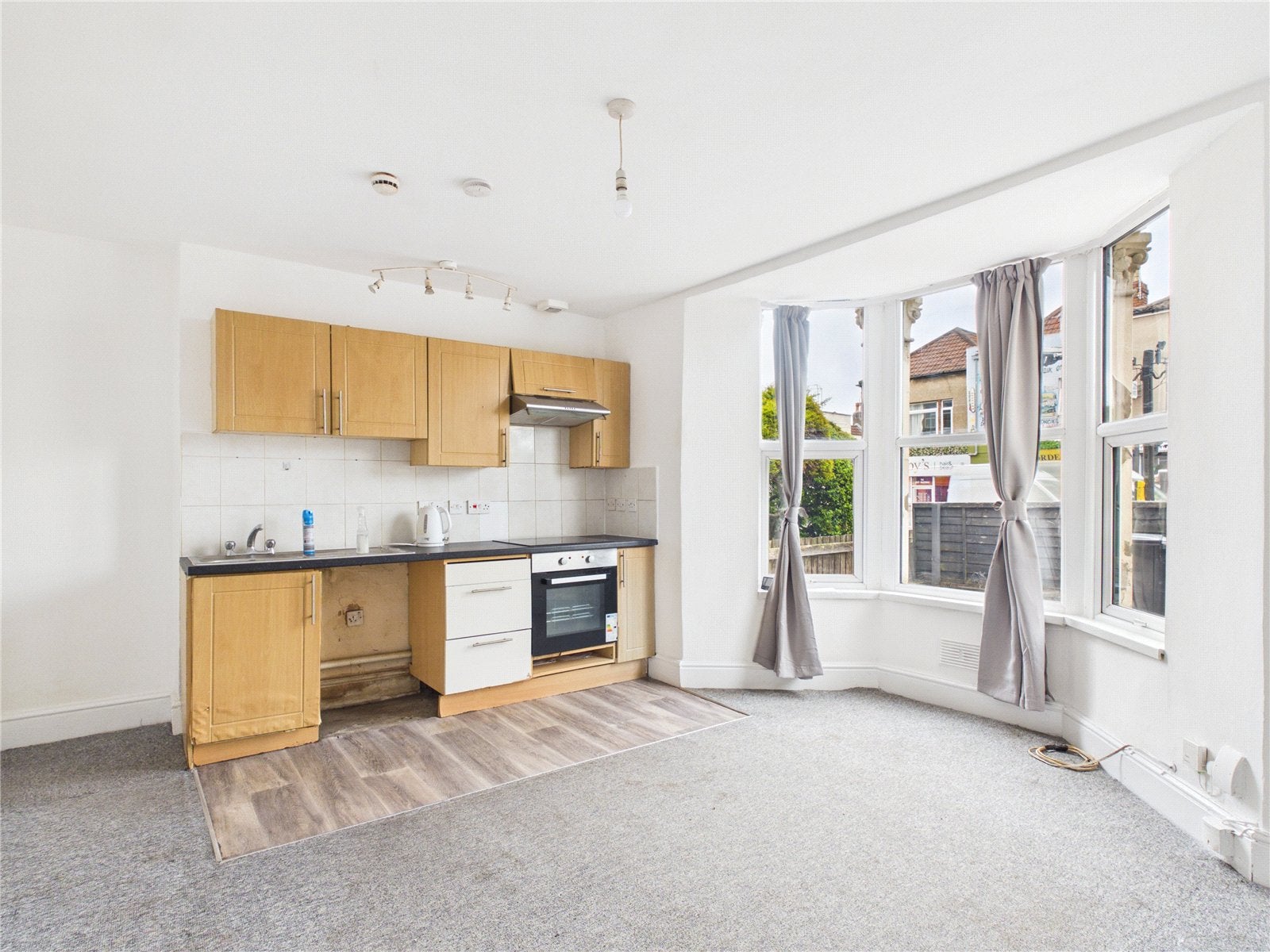 Flat Fishponds Road in Bristol