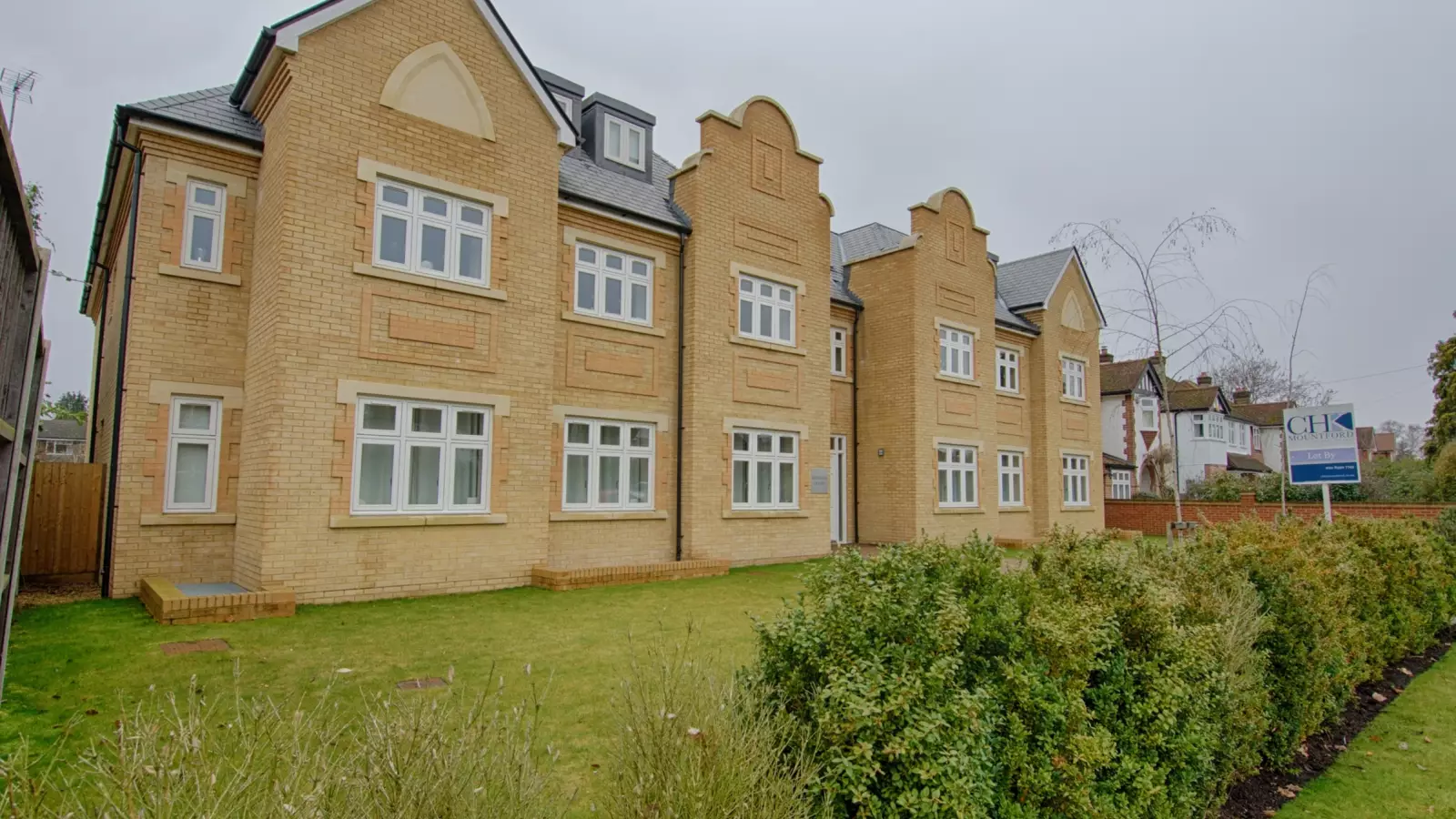 Flat Pound Farm Close in Elmbridge