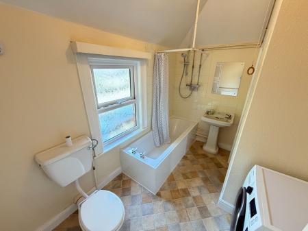 Flat Estcourt Crescent in Devizes