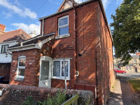 Flat Estcourt Crescent in Devizes