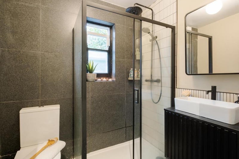 Room Eburne Road in Greater London