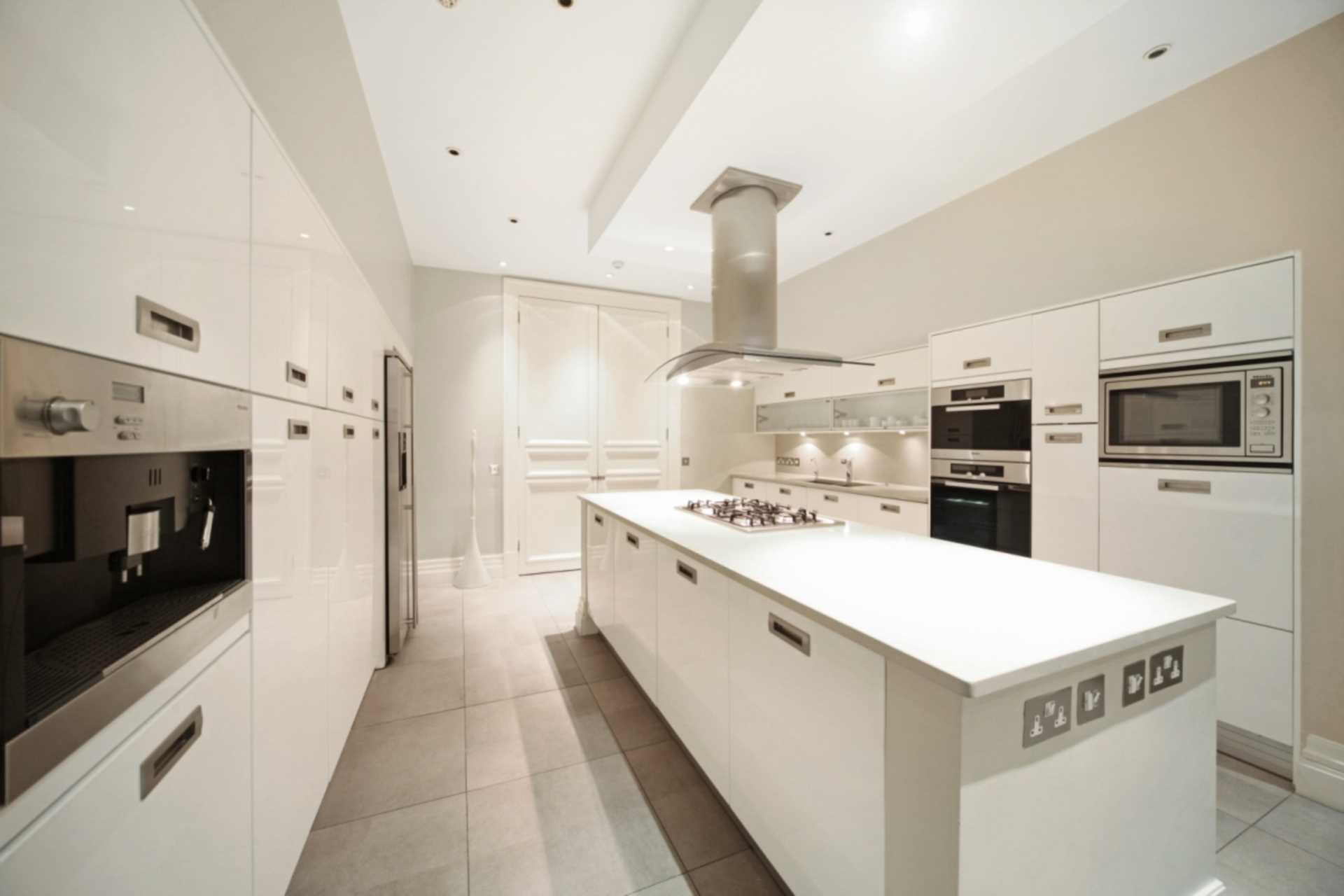 Flat Upper Grosvenor Street in City of Westminster