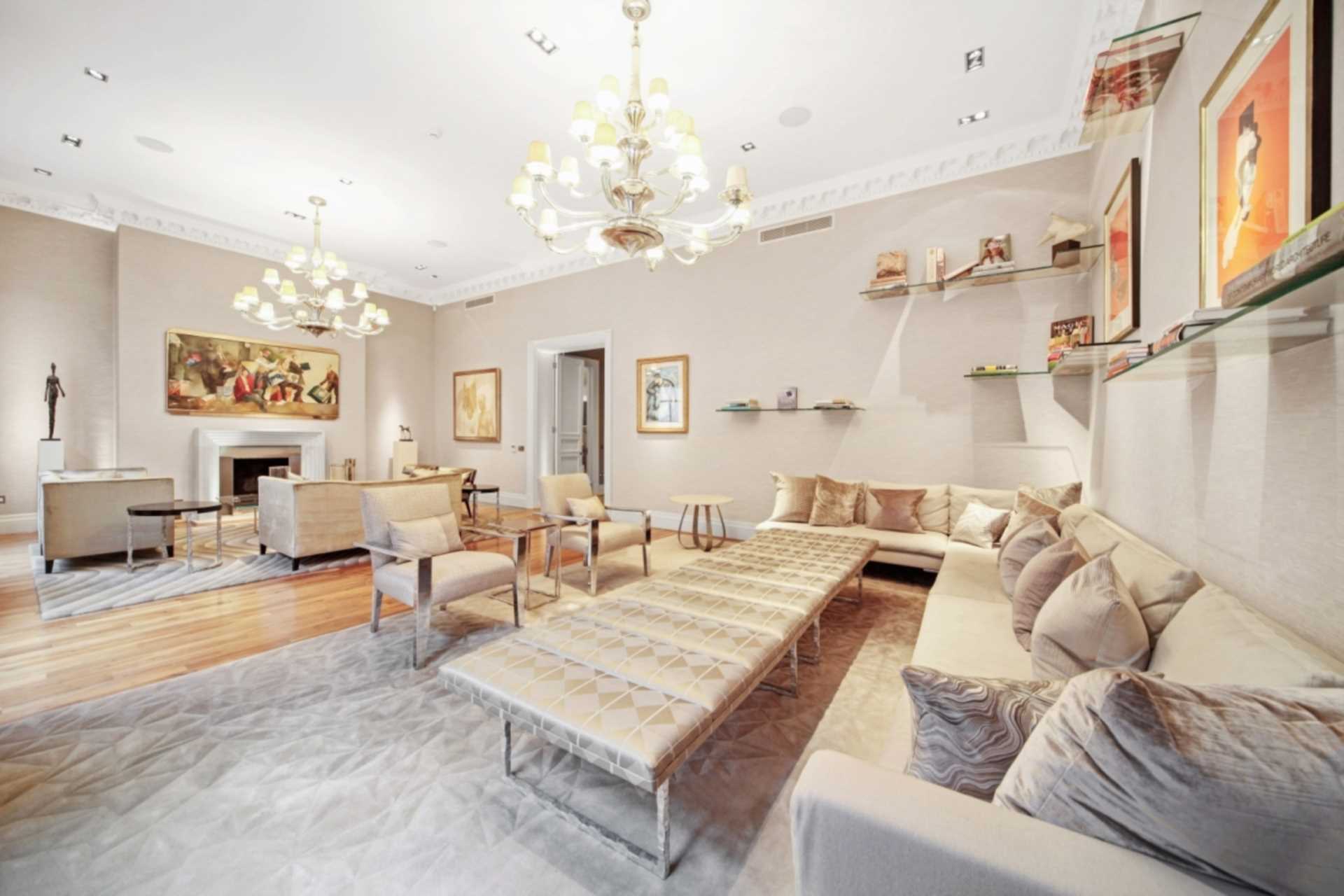 Flat Upper Grosvenor Street in City of Westminster