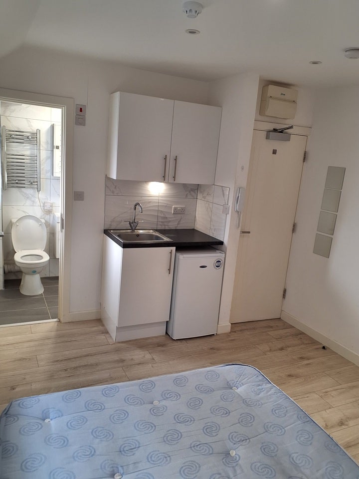 Flat Lyndhurst Road in Greater London