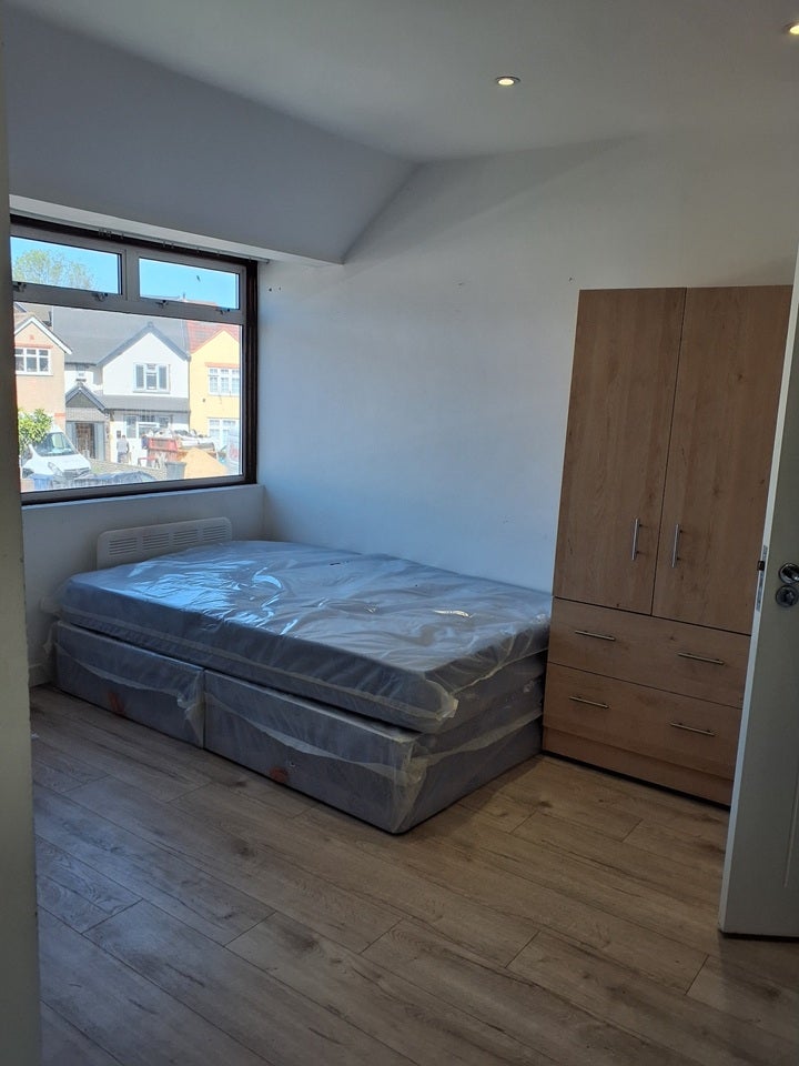 Flat Lyndhurst Road in Greater London