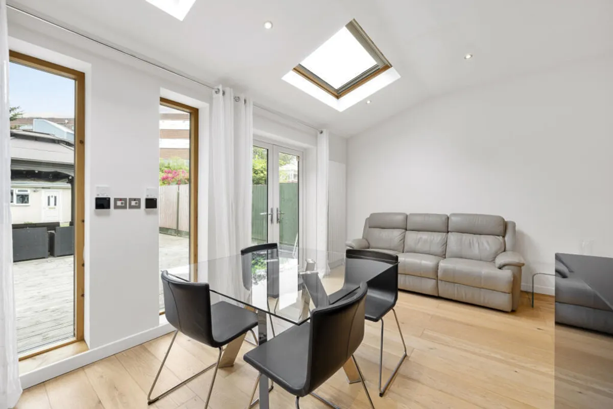 House Windermere Avenue in Greater London