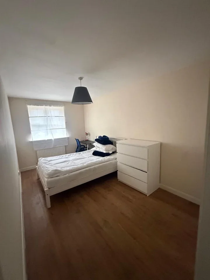 House Henrietta Close in Greater London