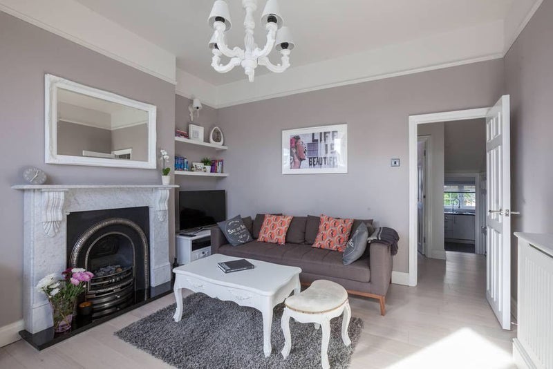 Flat Drayton Park in Greater London