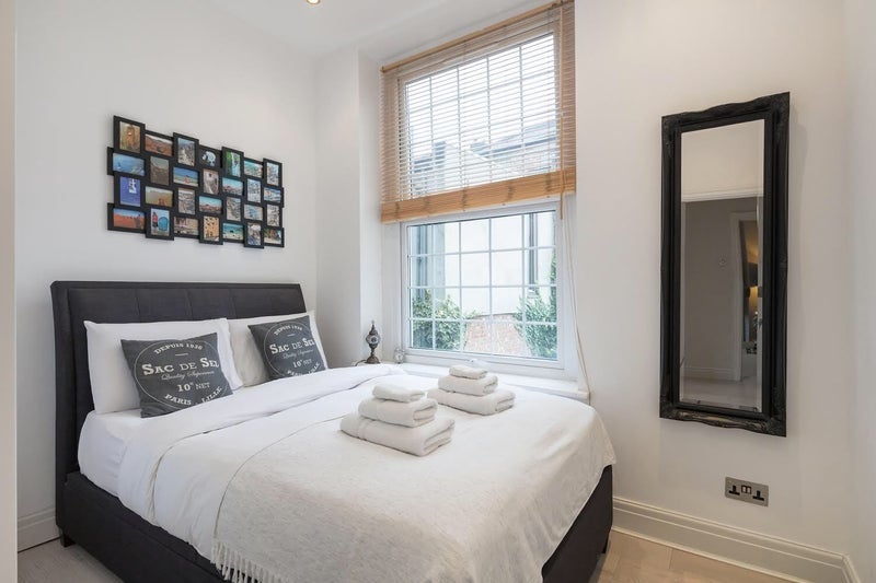 Flat Drayton Park in Greater London