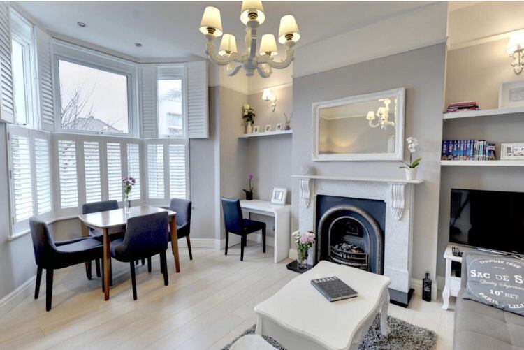 Flat Drayton Park in Greater London