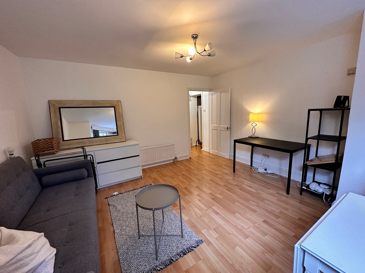 Flat Hazelbourne Road in Greater London