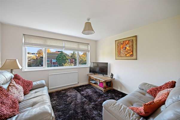 Flat Myrtleside Close in Greater London