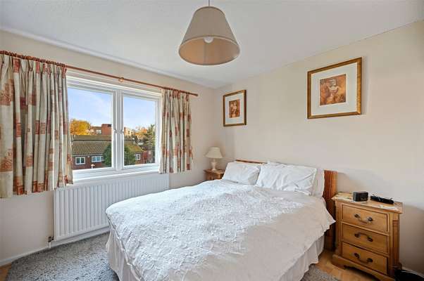 Flat Myrtleside Close in Greater London