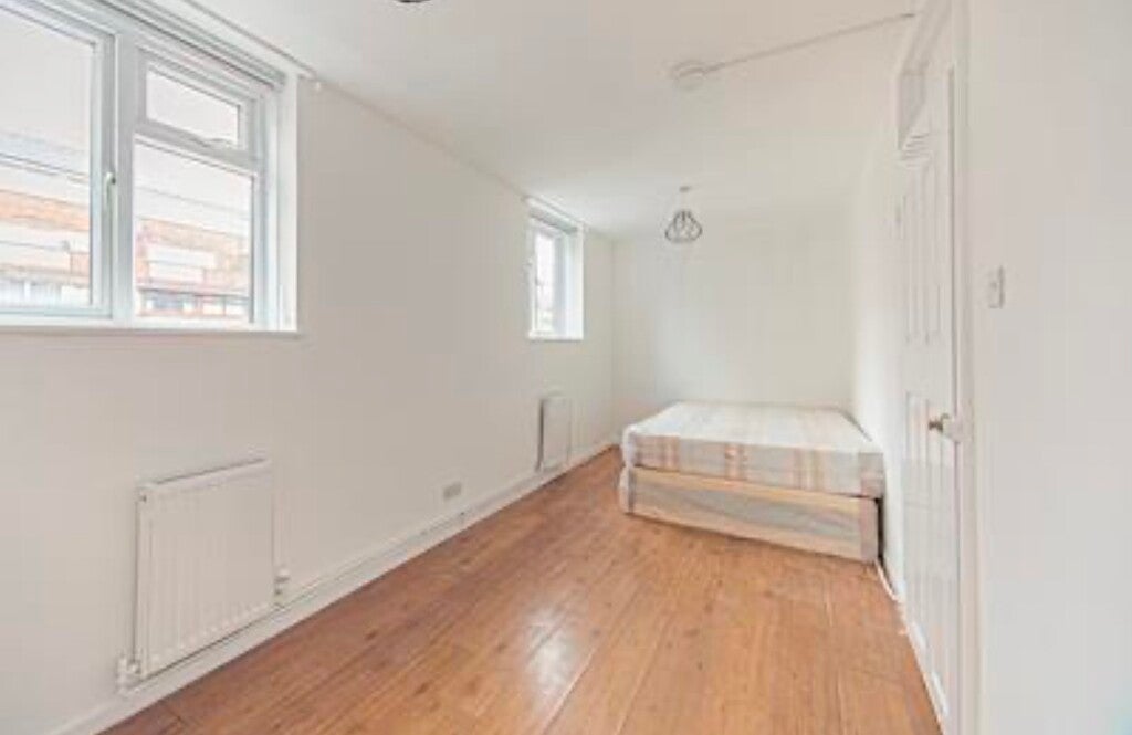 Flat Myrtle Walk in Greater London