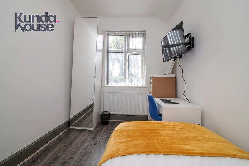 Room Old Grange Road in Birmingham