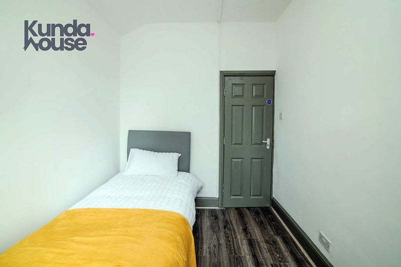 Room Old Grange Road in Birmingham