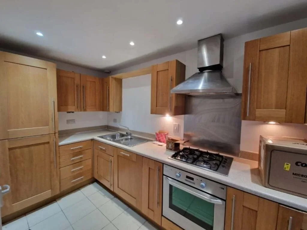 Flat Eastfields Avenue in Greater London