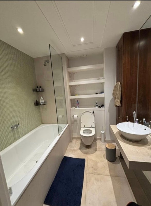 Flat Fairmont Avenue in Greater London