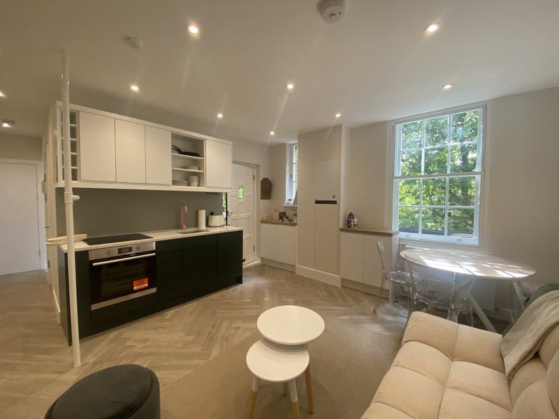 Room Rosebery Avenue in Greater London