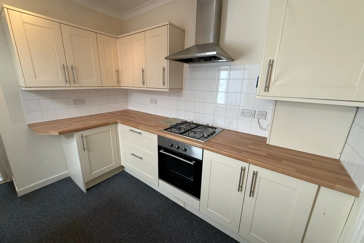 Room Avenue Road in Gosport