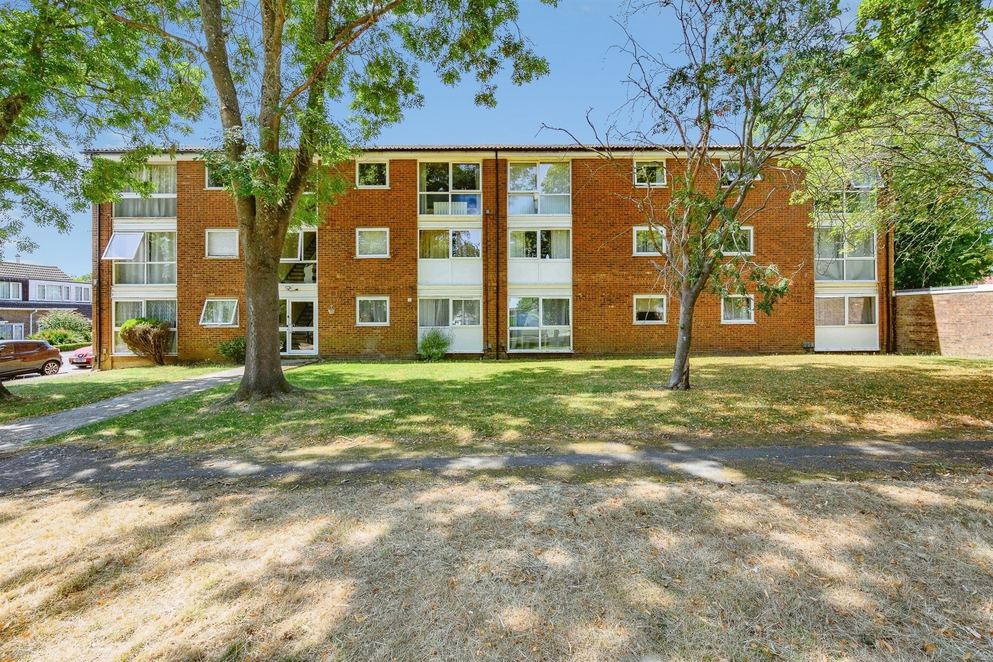 Flat Chenies Court in Dacorum