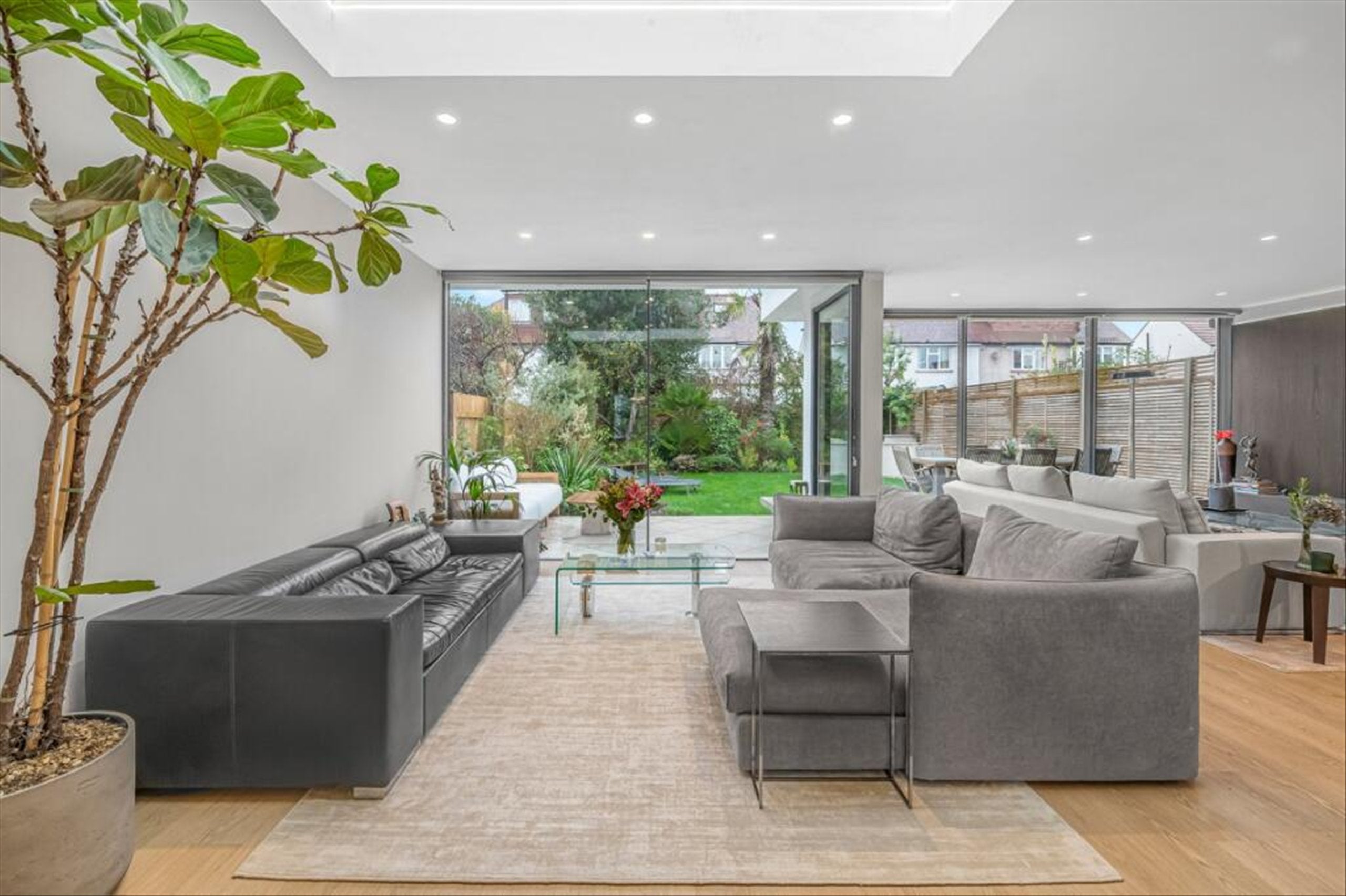 House Shottfield Avenue in Greater London
