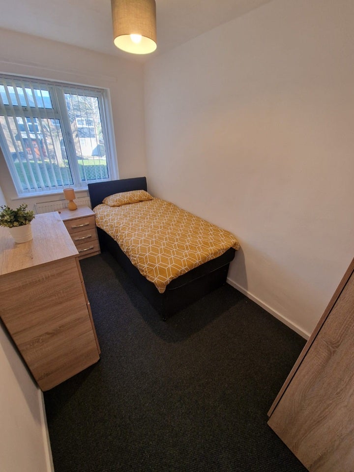 Room Tarrant Grove in Birmingham